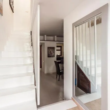 Luxury House Grumete 度假居 *